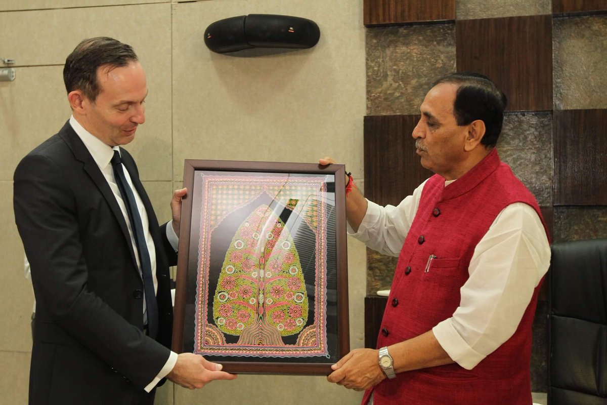 vijayrupanibjp's tweet photo. Glad to have received Dr.Volker Wissing, Dy Minister President of Rhineland-Palatinate, Germany. Discussed various issues of mutual interest https://t.co/K5kBzDhLQj
