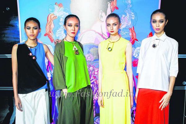 fashionfadin's tweet photo. #Singaporefashionawards #TAFF2016 #Ingoodcompany #CarrieK #jewellery #designeroftheyear 
https://t.co/k4bPTOmEBt https://t.co/ZeYZzER95w