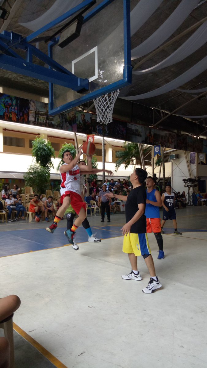 spcdg's tweet photo. ONGOING: Exhibition game played by the Employees at the SPC Gym
#SPCLegacy #SPCIntrams2016 https://t.co/CcTMPefyw3