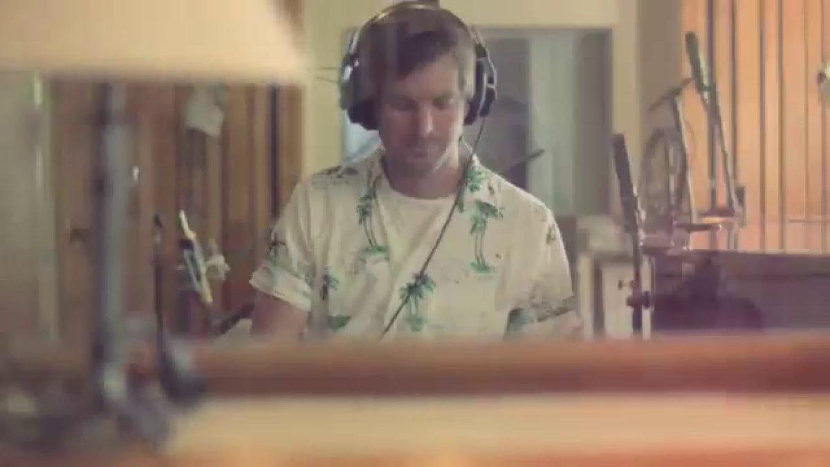 It's finally the weekend. Make sure you start it off right by rocking out to <a href="/ThieveBand/">T H I E V E</a>. &lt;3
bit.ly/2gh1a8j