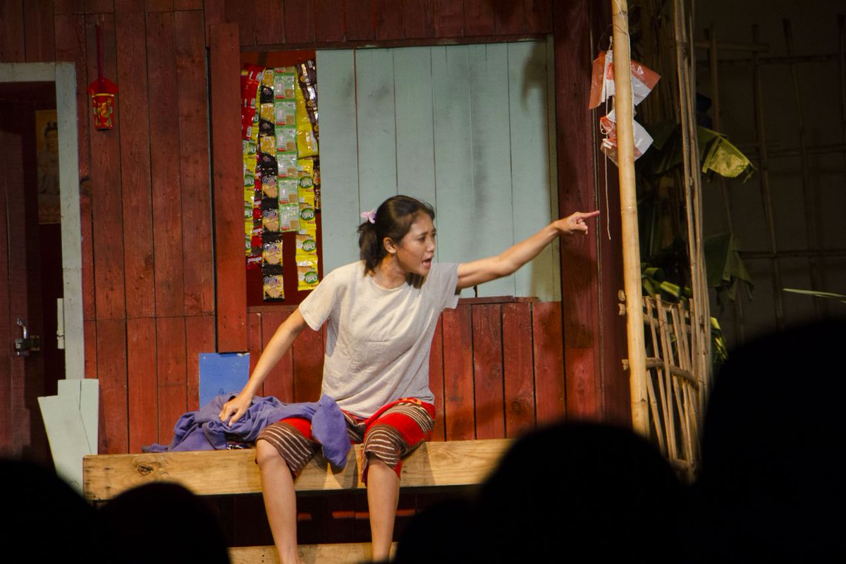 Lu semua awas ya sampe ketinggalan pertunjukan <a href="/TEATERALAMAT/">TEATER ALAMAT</a> , udah H-8 loh yuk buruan di pesen tiketnya. 
#tanahlie