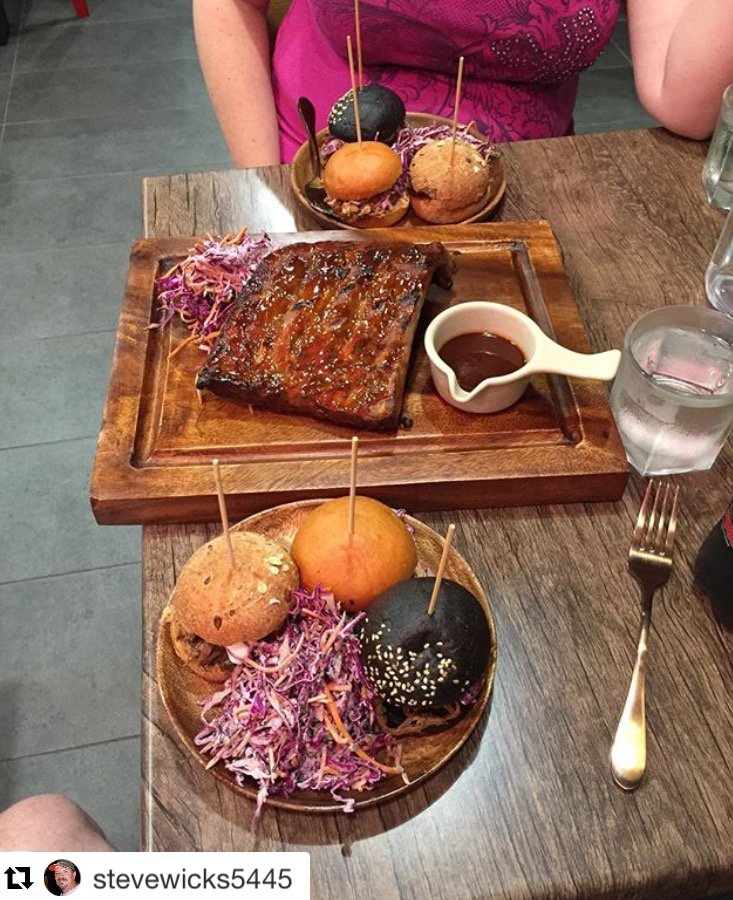 2forkshandpulld's tweet photo. Nothing wrong to have a decent dinner after a long week of work ☺️ #dinnertime #2forks #pulldmeat #ribs #regram 📷@stevewicks5445 https://t.co/9Nc7aZhvpP