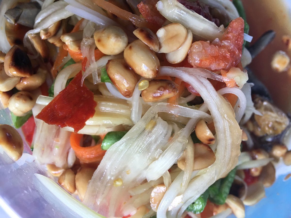 Momprogram's tweet image. ส้มตำ  บ่ายๆ  ฟินนะ