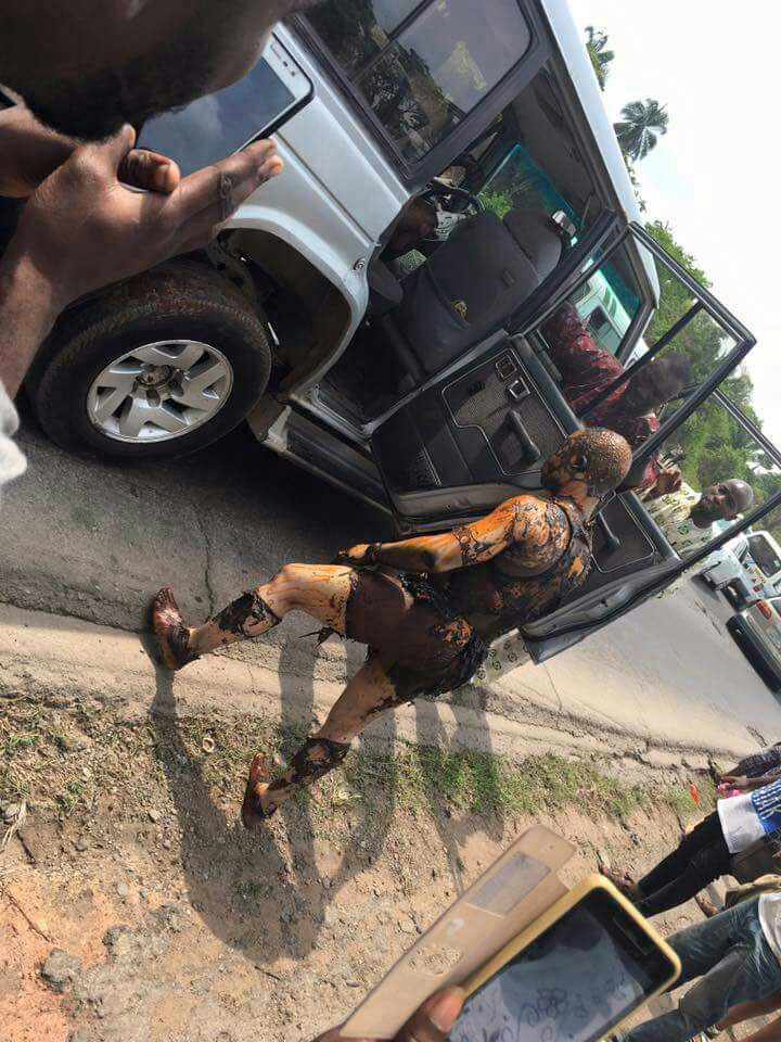 Ninodr_'s tweet image. Rebel attacks in the northern parts of Mozambique. Cars bombed along main routes