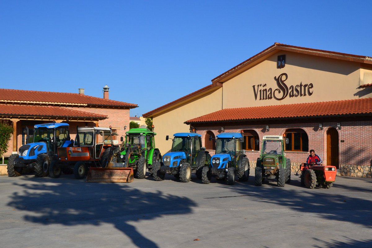 ¿Por qué está Paco tan contento desde por la mañana? Pista: no es el vino. #SueñoCumplido #DreamComeTrue #TractorIsLove #TractorIsLife