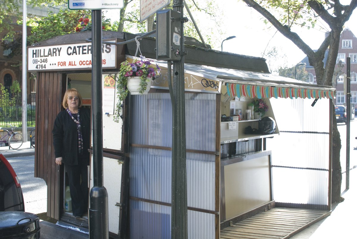 Fascinating story from <a href="/thegentleauthor/">Spitalfields Life</a> about Syd's Coffee stall, still trading by Shoreditch High St bit.ly/2gbT40c