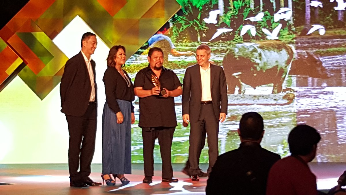 eyesgonzales's tweet image. About last night. Congratulations @erwinmascarinas for bagging the Bright Leaf Award for Photography!!! So happy for you, Erwin. #PMFTC