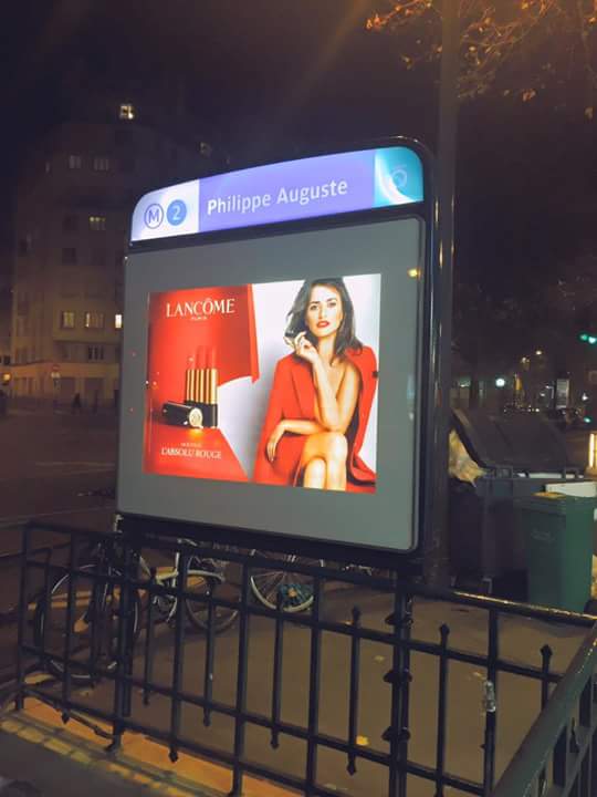 PierreGautheron's tweet photo. Même les pancartes de métro sont à vendre maintenant. #polutionvisuelle #publicitépartout https://t.co/562Pt5SEXH