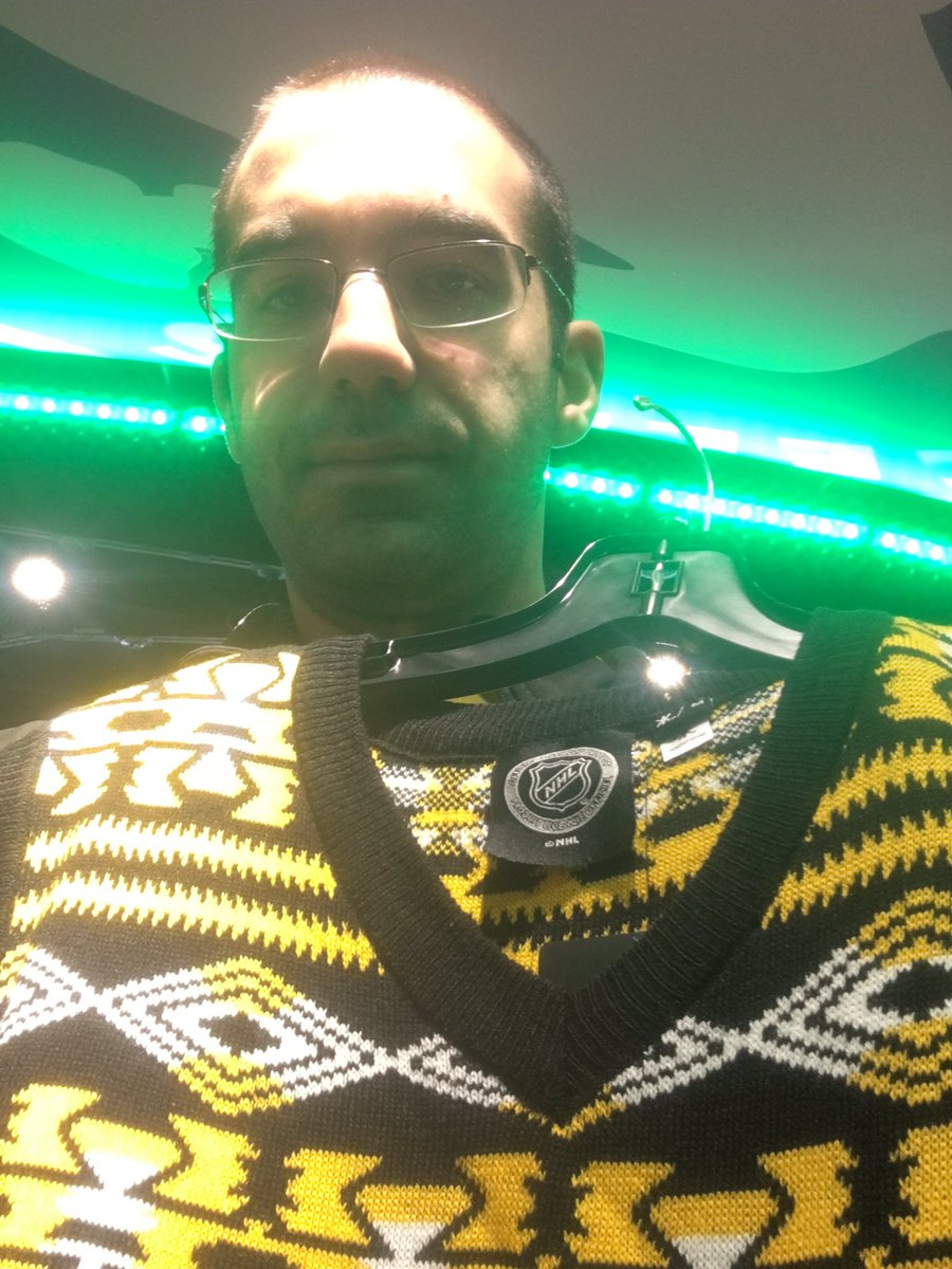 cvm409's tweet image. Waiting to checkout @BostonProShop hoping for @NHLBruins tickets #proshoptix
