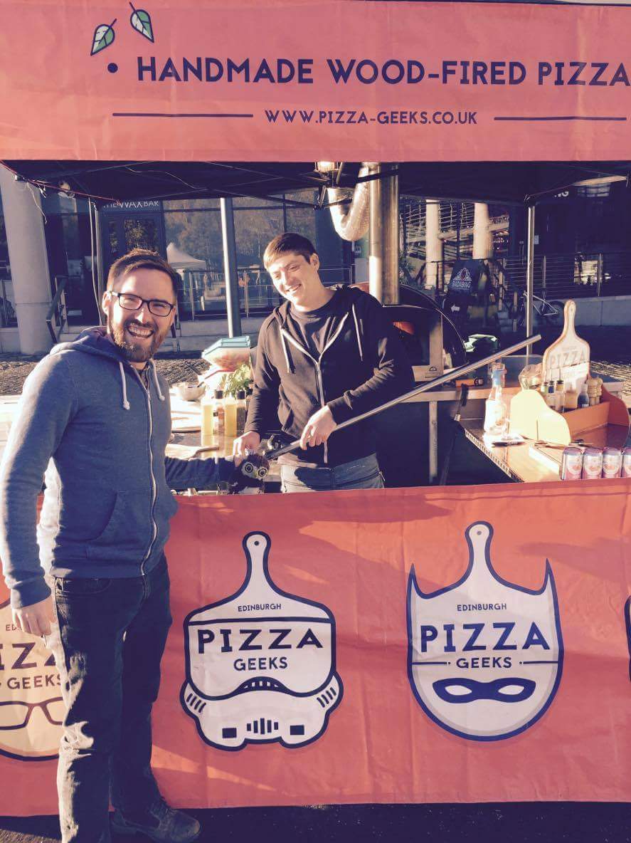 Hot celebrity crew today <a href="/Pizza_Geeks/">Pizza Geeks</a> featuring yours truly and a slightly overexcited <a href="/DeKenzian/">DeKenzian</a> #bestpizza #guesswhosdoingallthework