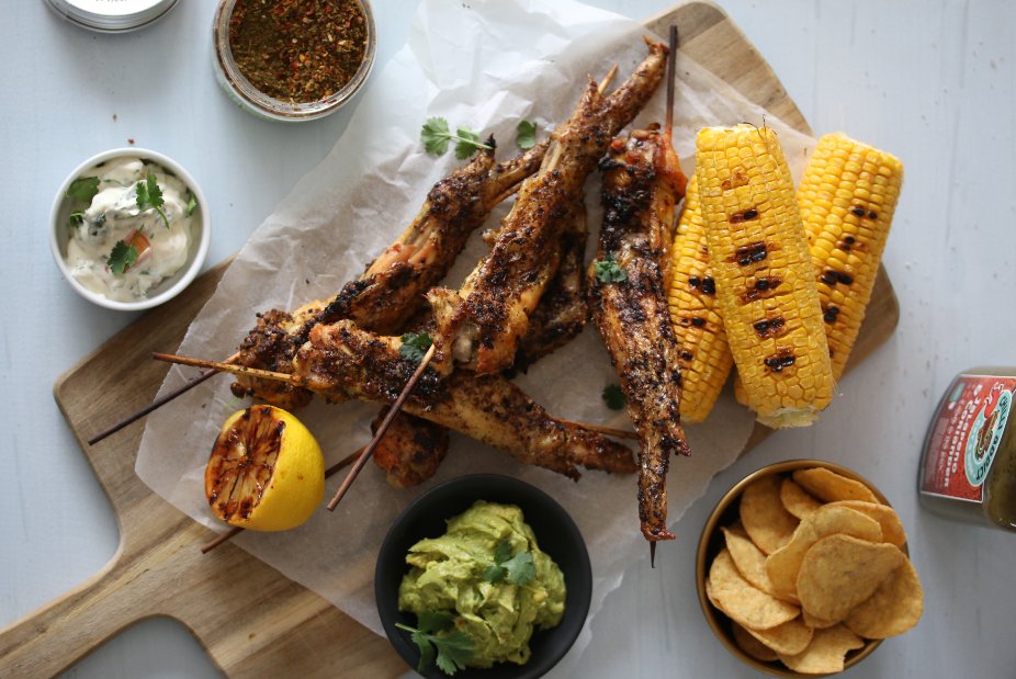 Entertain friends and family with a Mexican fiesta! eatartblog.com/2016/11/25/mex…