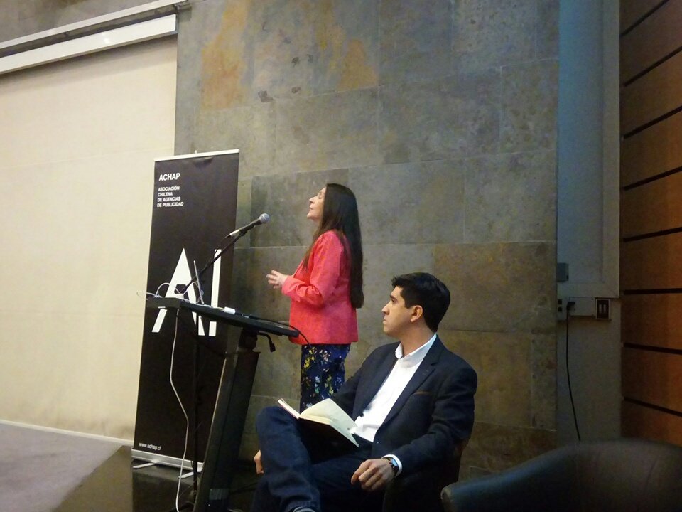 ElviraChadwick's tweet photo. Partiendo encuentro de #research y #planning de ACHAP c/ el seco @elmaje. Hoy hablo x @AIMChile https://t.co/3dQ2OydTRN