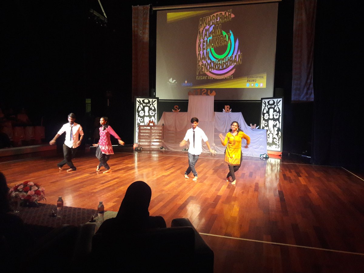 OfficialMSBW's tweet photo. [LIVE UPDATE MSBW KE 12]
Majlis Pembukaan AMK yg dipersembahkn oleh Indian Culture Society

#msbw12 
#artsmanagement https://t.co/fDhP1eXNzF