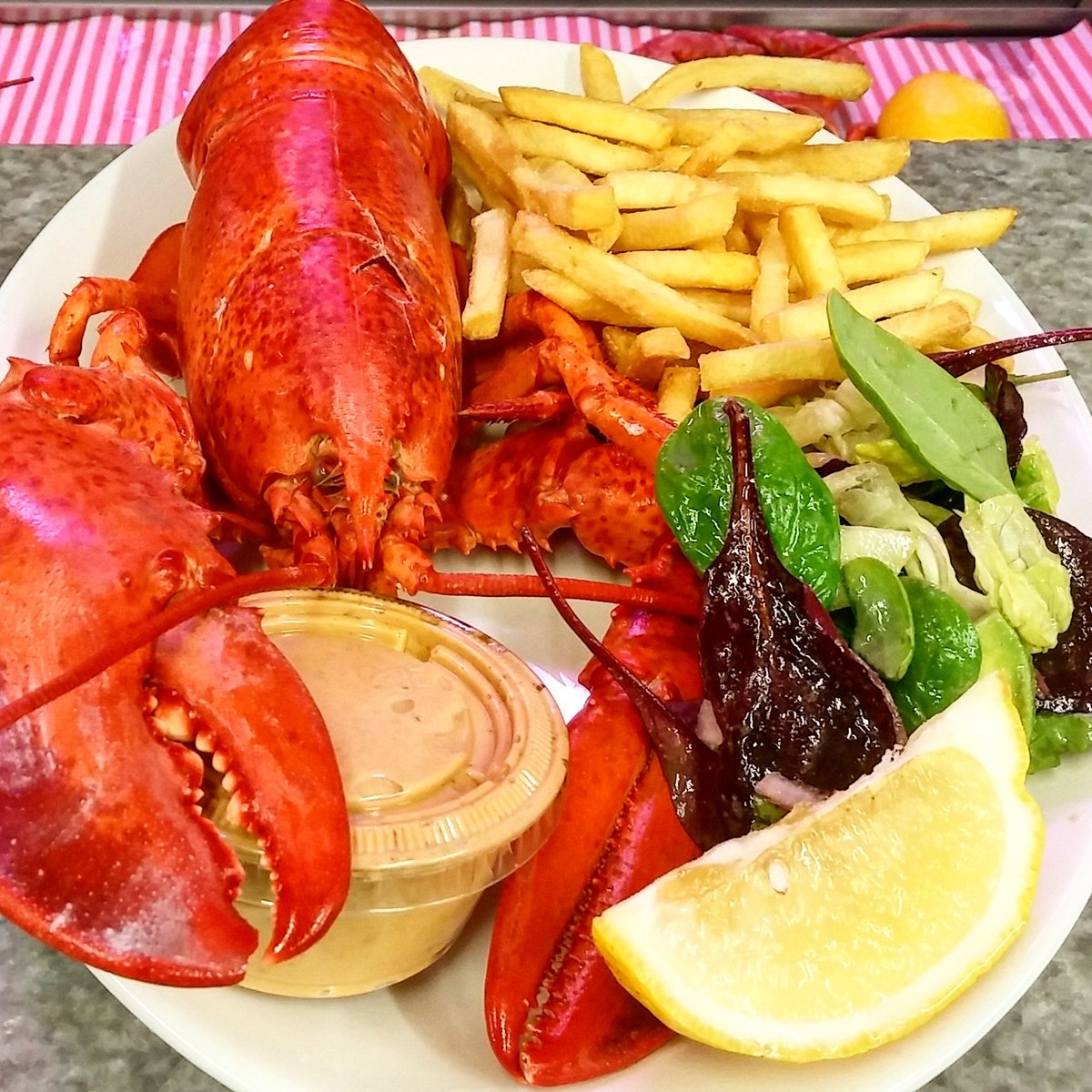 LondonPopups's tweet photo. Ends tomorrow - @Topofthepopups 's #LOBSTAR pop-up in #MarketRow #Brixton https://t.co/moOWtjmjLf Go! https://t.co/x3jNO0e3D7