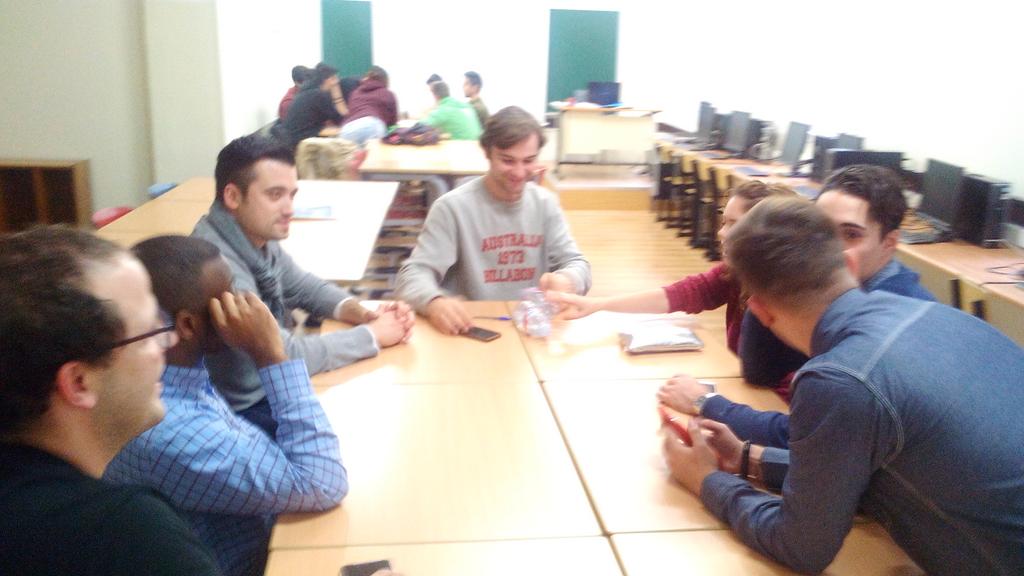 SaraSacristan's tweet image. Woeking on the #towerchallenge in #internationaltrade . #businessisfun at the @EPJaveriana @EPJaveriana