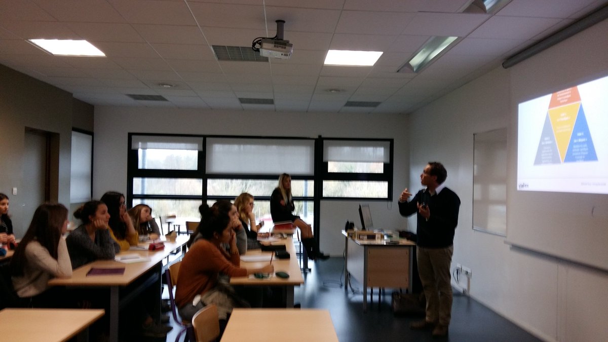 Pierre_Castro's tweet photo. @Pierre_Castro #ess association ReSanté Vous : #st2s #sp3s #esf #SEE2016 https://t.co/RoxblJlV6N