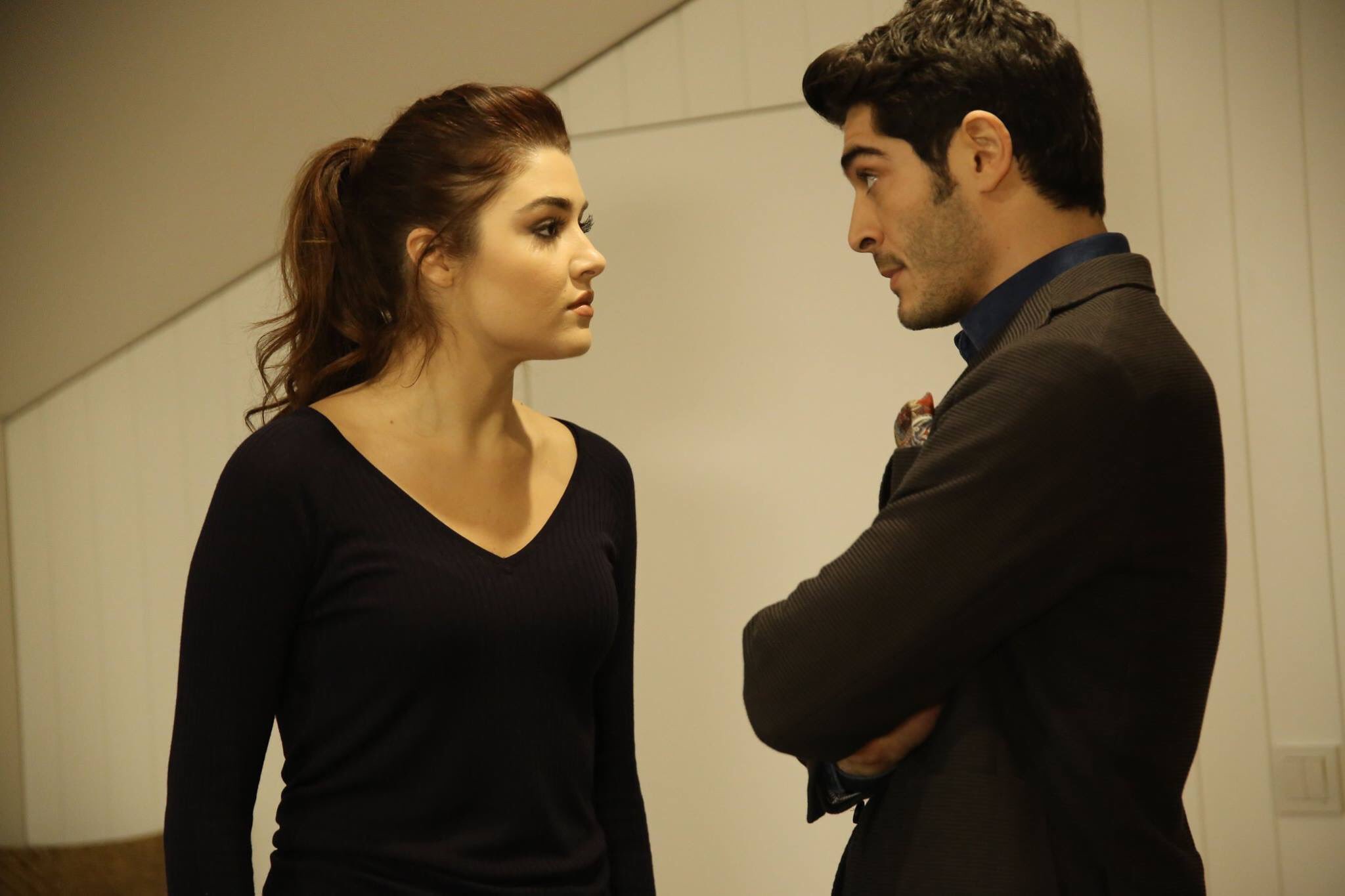 Два незнакомца турецкий дата выхода. Бурак дениз и ханде. Бурак и хаят. Турецкий сериал хайат и мурат 2. Эрдем кайнарджа сериалы.