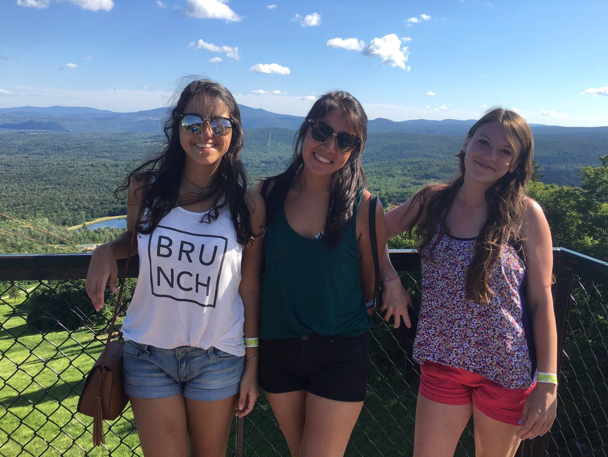 c_a_r_l_i28's tweet image. #9Days #VtSquad it's amazing how our friendship becomes stronger every year 💘