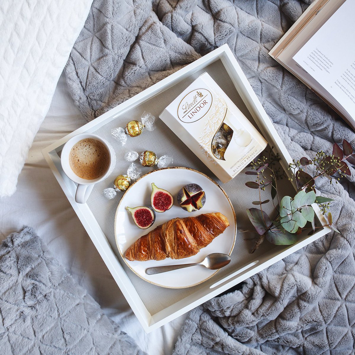 Broche de oro para el último día de la semana con un Lindor blanco. #MomentoLindor #MondayMotivation