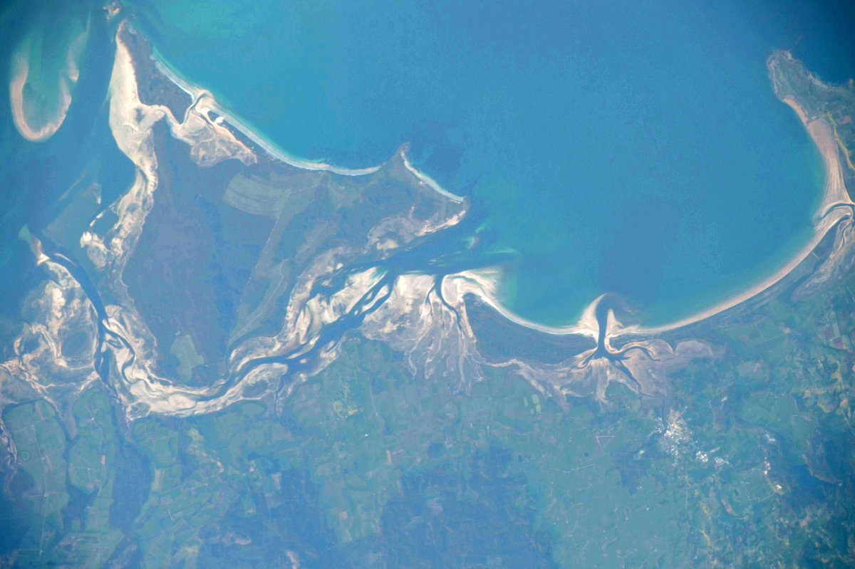 PC0101's tweet photo. Robbins Island, Tasmania, from #ISS, Nov. 16, 400-mm @eugeniafessia @rocketman528 @ClaireHickey22 @1archie_a @AstridRory @SussanSays https://t.co/UOQQdFBiWC