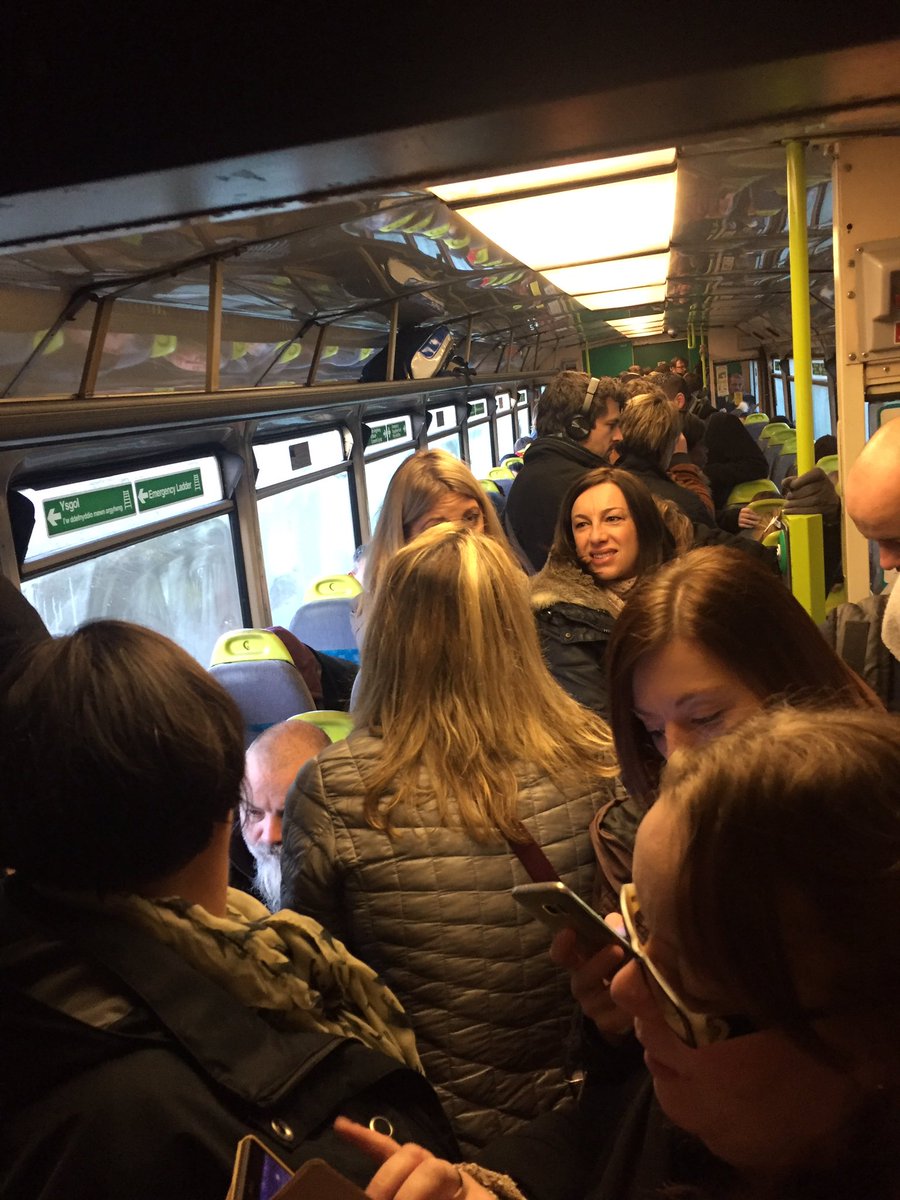 Leaderbug's tweet photo. @ArrivaTW delays and heavily packed trains again this morning, please do something about this! It's not acceptable! #sameeveryday https://t.co/bGRW89TSr9