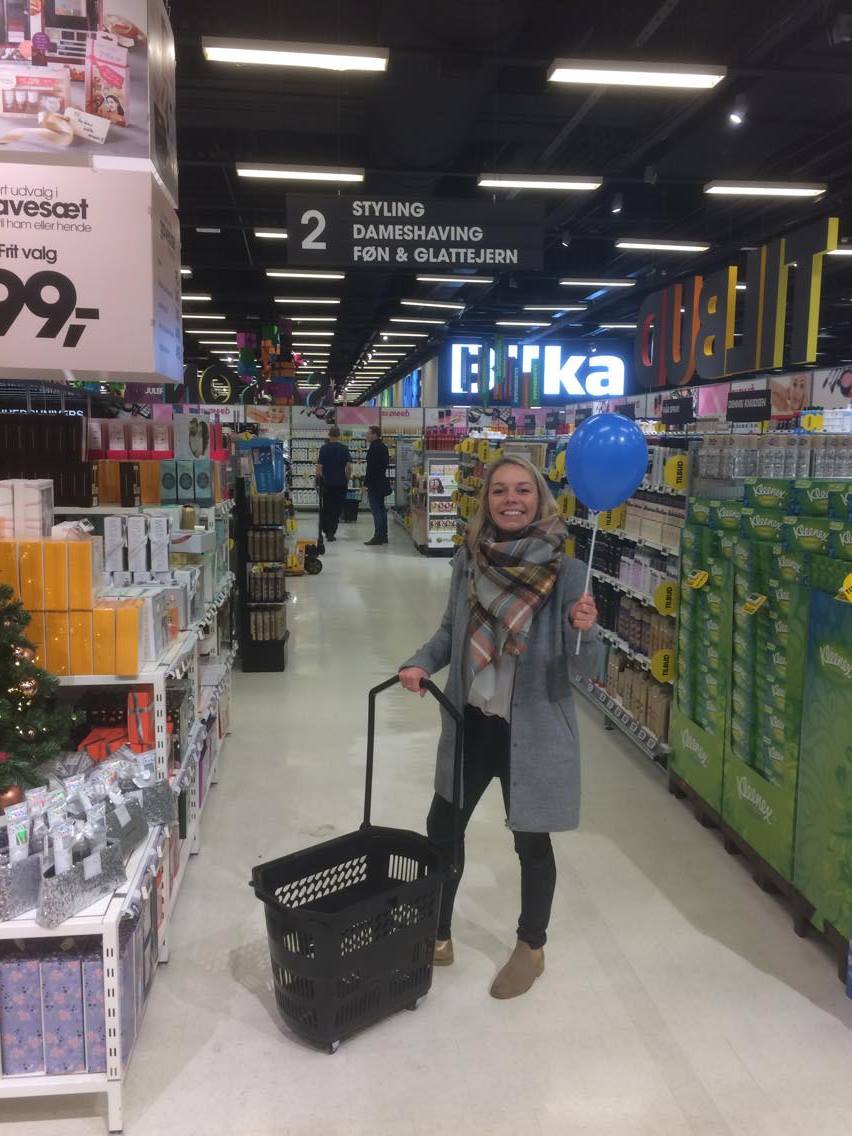 luentaa's tweet photo. #winnersgonnawin #funtimes #shopping #goosechase  #AMC2016 https://t.co/1FPzynllZH