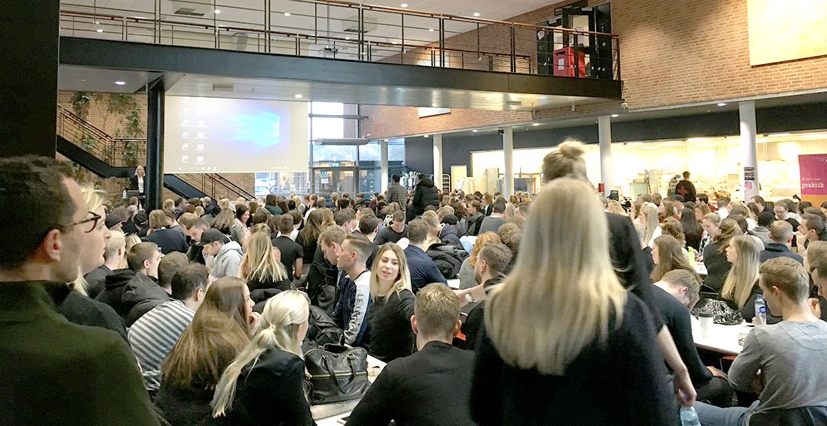 CampusVarberg's tweet photo. Tillsammans med 450 studenter från Danmark och USA deltar studenter från Campus Varberg vid #eit16 @eaaadk. #Interreg #innomatch #baaadk https://t.co/a6MCR7aBJU