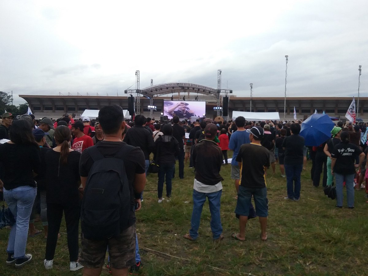 inquirerdotnet's tweet photo. A day of Unity and Rage in Luneta on this gloomy day. https://t.co/vT4arOREyF #MarcosNOTaHero #marcosnohero #MarcosBurial