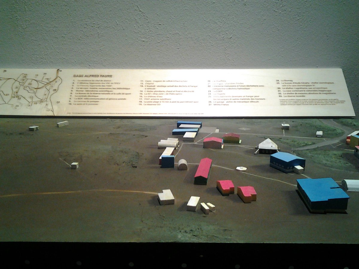 FabienJhistarry's tweet photo. #IMGS4 @CCSTI74 @NathalieCauvi bizarrement, c'est la représentation miniature d'une base scientifique qui m'a le plus marqué #modelisme 2/2 https://t.co/wXENrkNrEW