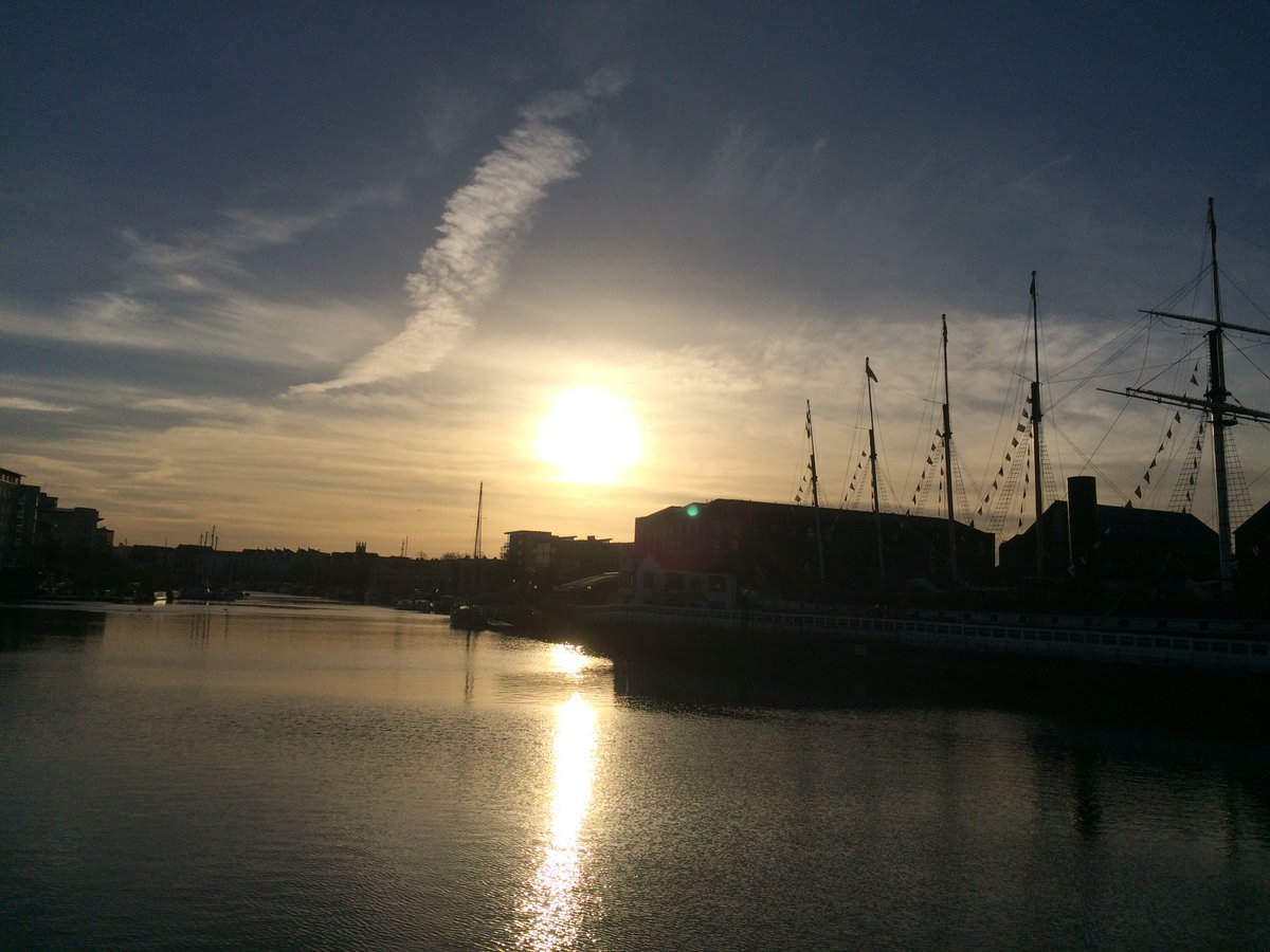 clairelaner's tweet image. Beautiful walk to #Bristol train station this morning. Ready for a weekend of @YLABProject fun! #joinlearngrow