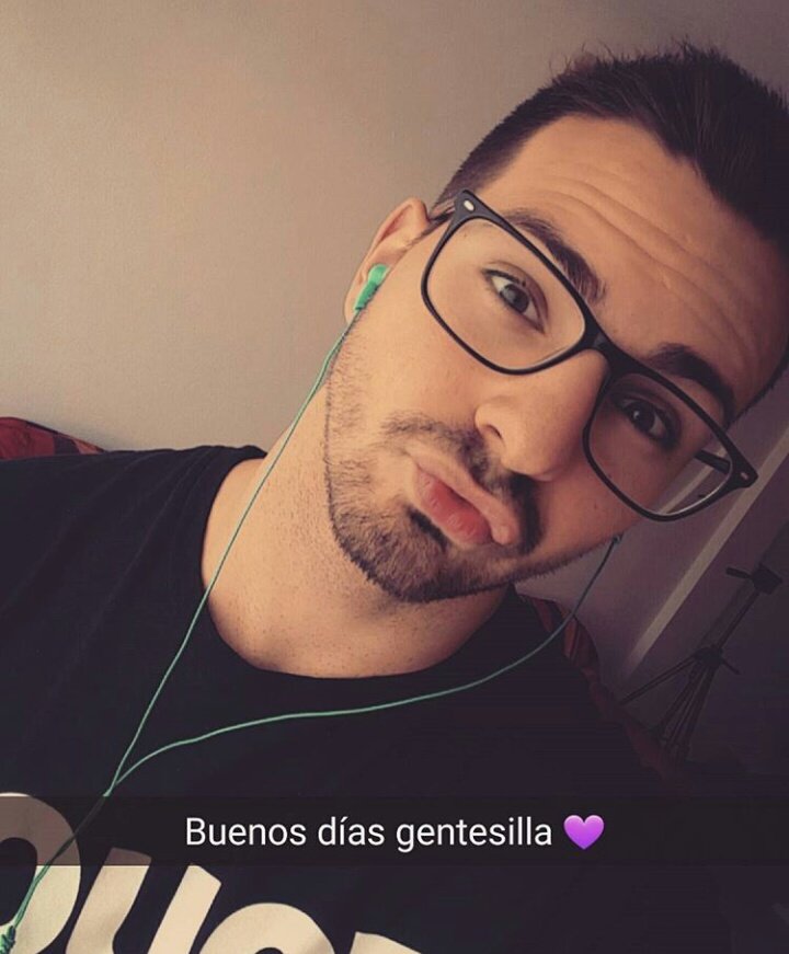 Jackzle's tweet photo. FREDY DESPIERTA @mellamanfredy !!!!
ES LA 1:06 AM YA ES HORAAAAAAAAAAAAAA ♥♥♥♥
HAS DIRECTO CON TUS #FREDIERS QUE TANTO TE AMAN ♥♥♥♥ https://t.co/en0xeF3fPo