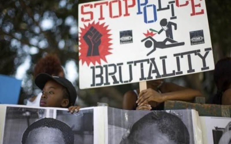 citizentvkenya's tweet photo. MPs condemn Mumias police brutality https://t.co/cCOcNXsdUM https://t.co/W8mH72uFpg