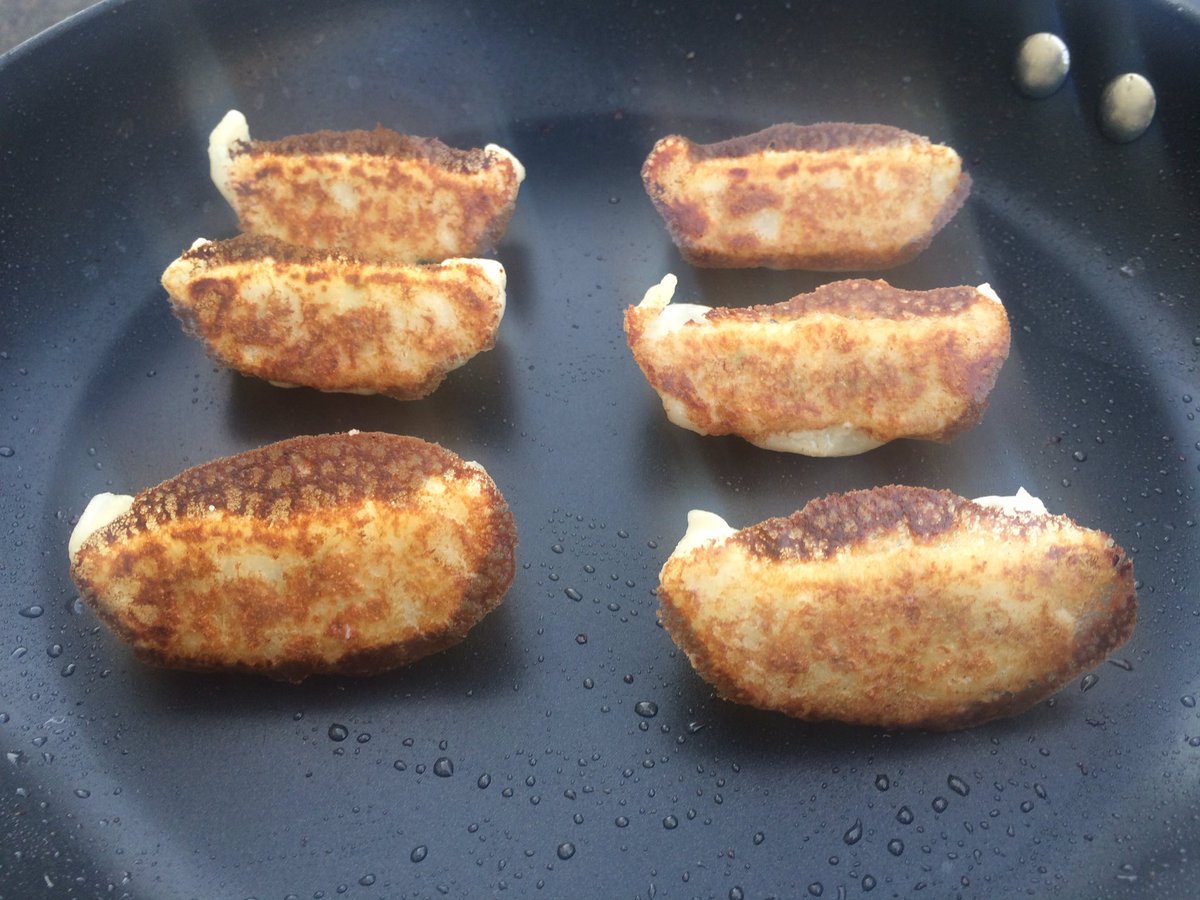 xin_ada's tweet photo. @IcelandFoods With all my respect, the gyoza looks unattractive compared with this https://t.co/KYckmUYULa