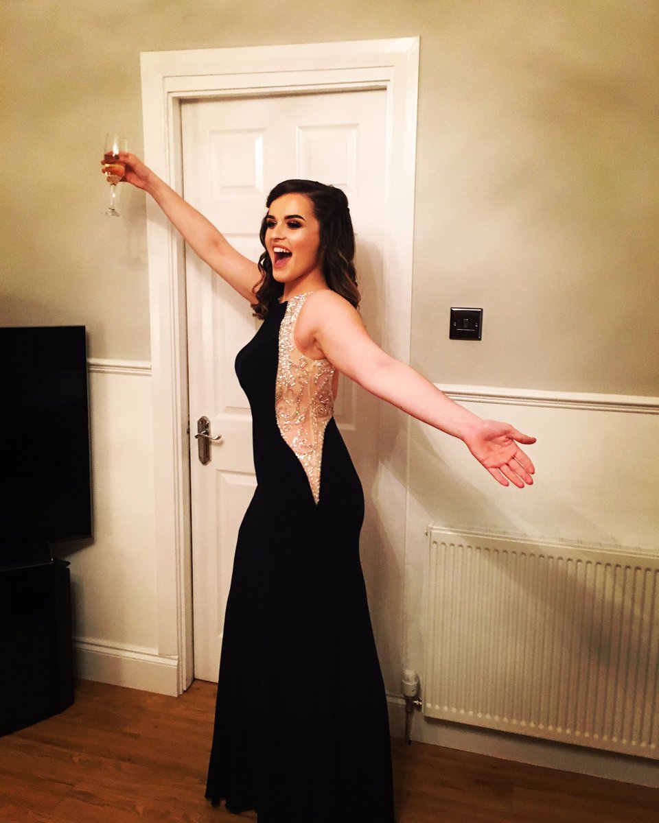 lauziepop's tweet photo. When you a sexy grad ball bitch #killinitbro https://t.co/ckCxFlSEEi