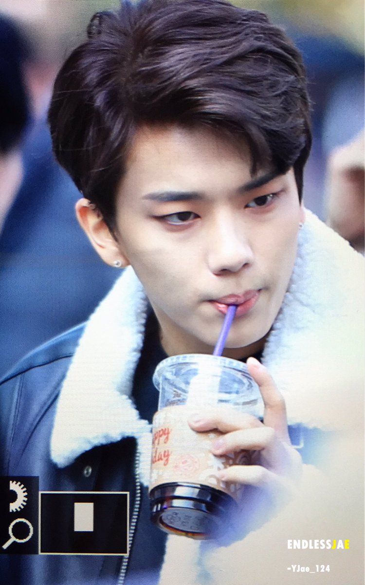 YJae_124's tweet photo. Perview 161125 뮤뱅 #BAP #영재(@BAP_Youngjae) #NOIR #SKYDIVE https://t.co/X8v9c971aX