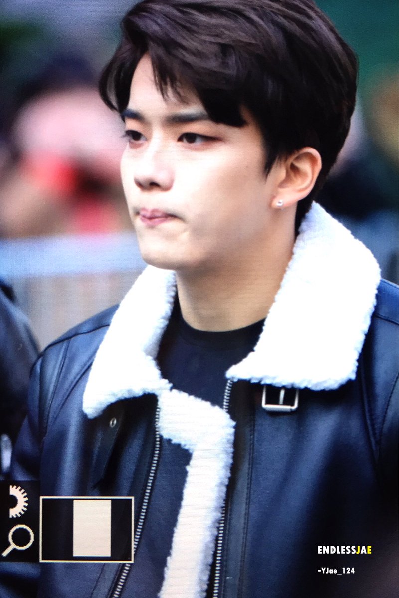 YJae_124's tweet photo. Perview 161125 뮤뱅 #BAP #영재(@BAP_Youngjae) #NOIR #SKYDIVE https://t.co/X8v9c971aX