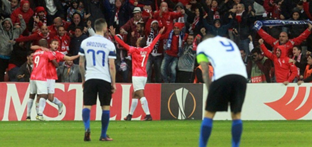 testapallone's tweet photo. Inter catastrofica fuori dall’Europa League https://t.co/EzTLgva1oT https://t.co/gZwIiyFfdY