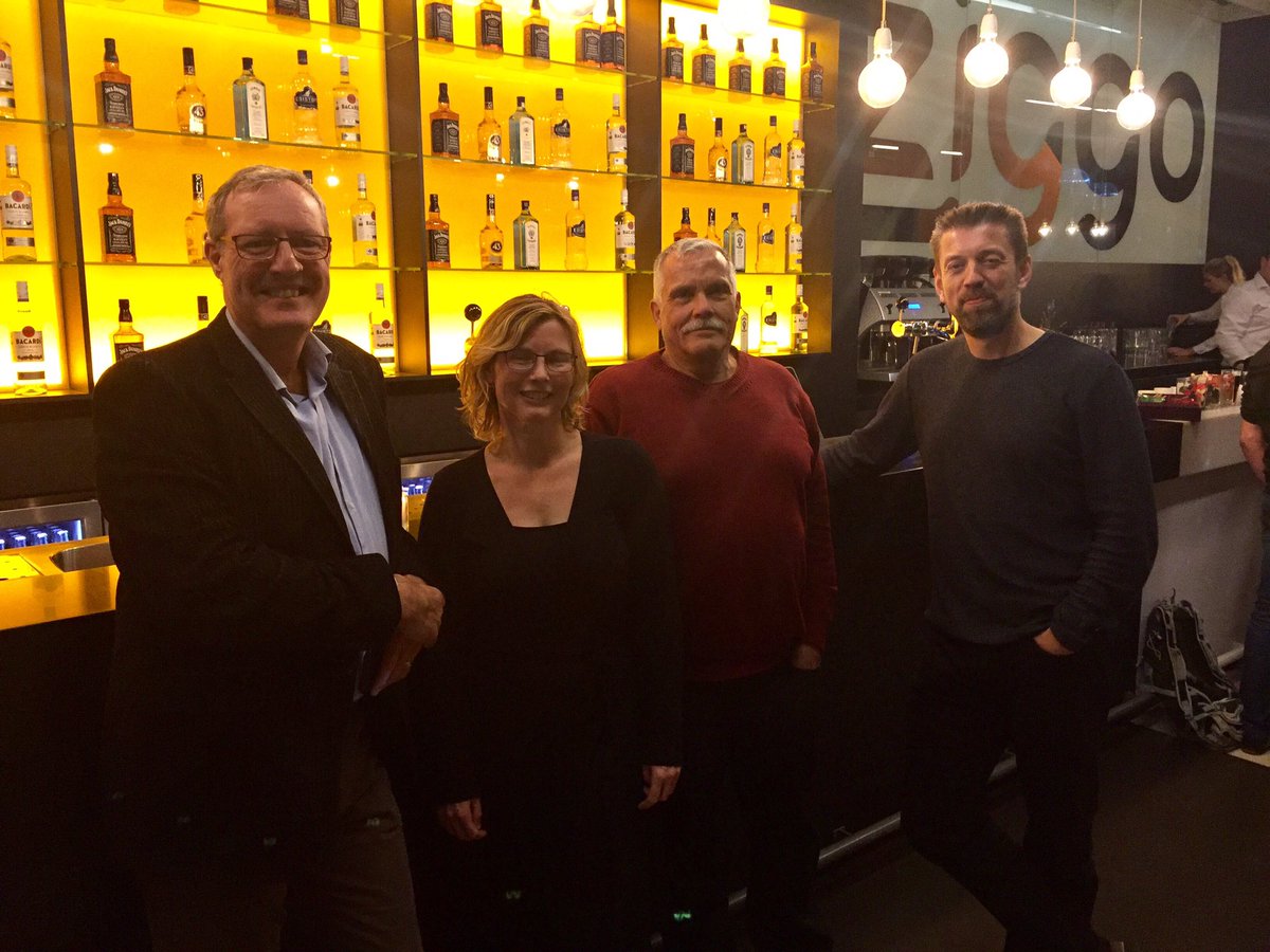 CoderDojoDH's tweet image. Gisteravond hadden we een leuk feestje bij Ziggo in Amsterdam met alle Coderdojo&apos;s van Nederland. Op de foto: Bert, Saskia, Wim en Sander