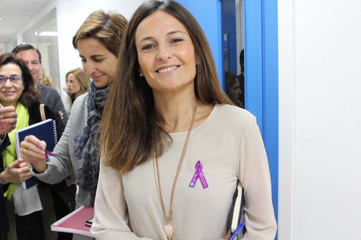 ufvmadrid's tweet photo. ¡En la UFV #NoMiramosAotroLado! Con la @FUN_INTEGRA en su campaña ante la violencia contra la mujer #25N ¿Ya tienes tu lazo? ¡Comparte! https://t.co/6EmrkMlo0G