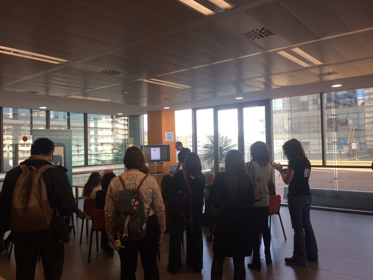 COIBarcelona's tweet photo. Els speaker corners comencen fort per captar l'atenció @infermeria @itcoib #Coibapps #recercainferSM https://t.co/EREeq7Wkma