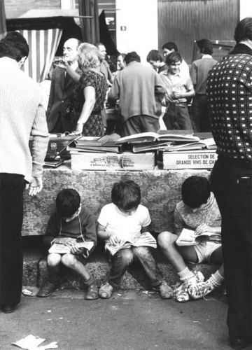 editionsfolio's tweet photo. Bonjour à tous et à toutes, Qui vous a tendu votre premier livre ? 
Belle semaine ! (Photo : Mario Cattaneo) https://t.co/MjP4DfLTks