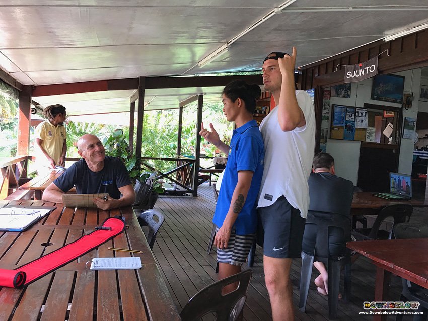 divedownbelow's tweet photo. #OpenWaterPresentations #BriefingsNotLongings plz ;) #IDC training @divedownbelow #LiveTheDream #GoPro @PADI way! https://t.co/1ls0AgOQuf https://t.co/EJjCfccIDF