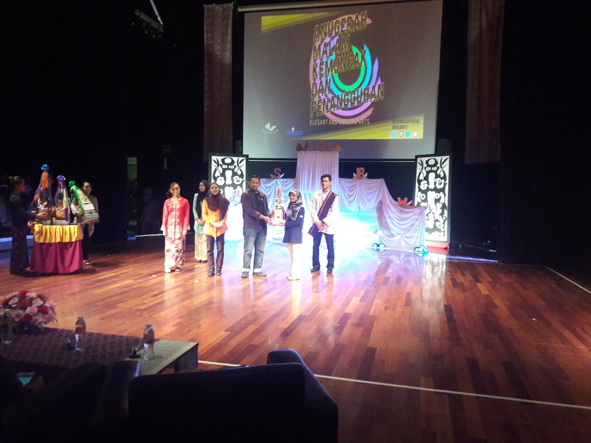 OfficialMSBW's tweet photo. [LIVE UPDATE MSBW 12]

Para pemenang Pop Arts bagi kategori individu

#msbw12 
#artsmanagement https://t.co/AWZHsxmnit