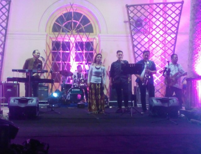 Soundcheck at Museum Probolinggo, special on Heroes Day celebration :) Feat <a href="/JefriMartino/">JefriMartino</a> &amp; <a href="/aghnisax/">Aghni</a>