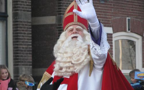 HengeloPromotie's tweet photo. Zondag is het Sinterklaas Koopzondag in de binnenstad. Met allemaal leuke dingen om te zien en doen! https://t.co/UhxTtIcOBi https://t.co/5SSfTDTDkr