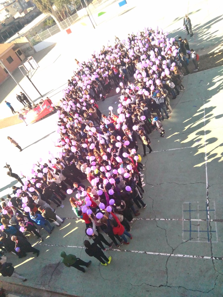 ActividadesMB's tweet photo. #NiUnaMenos hoy en  @MarianoBaquero https://t.co/yrVLbFeRMQ