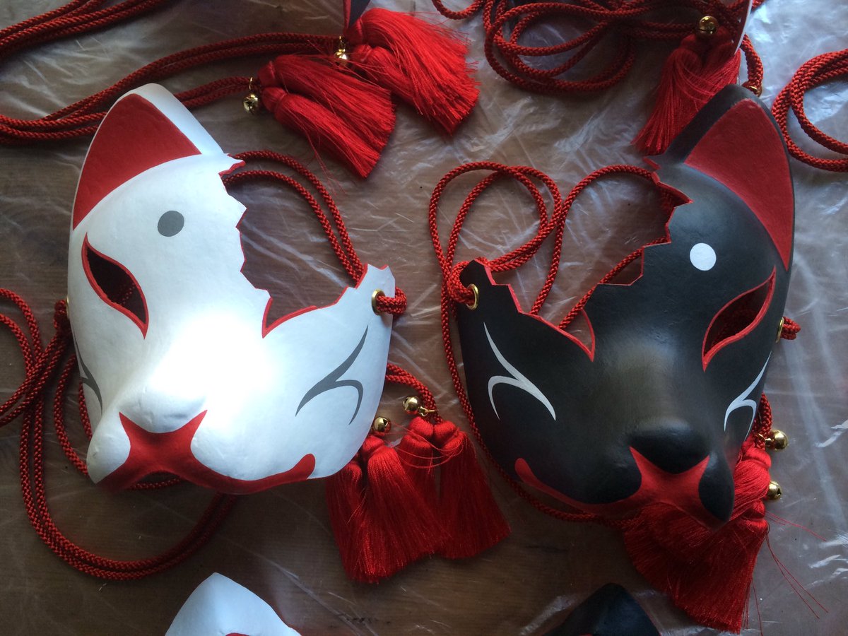 百狐面】 アシンメトリーなこの百狐面シリーズ。 最近のオススメは