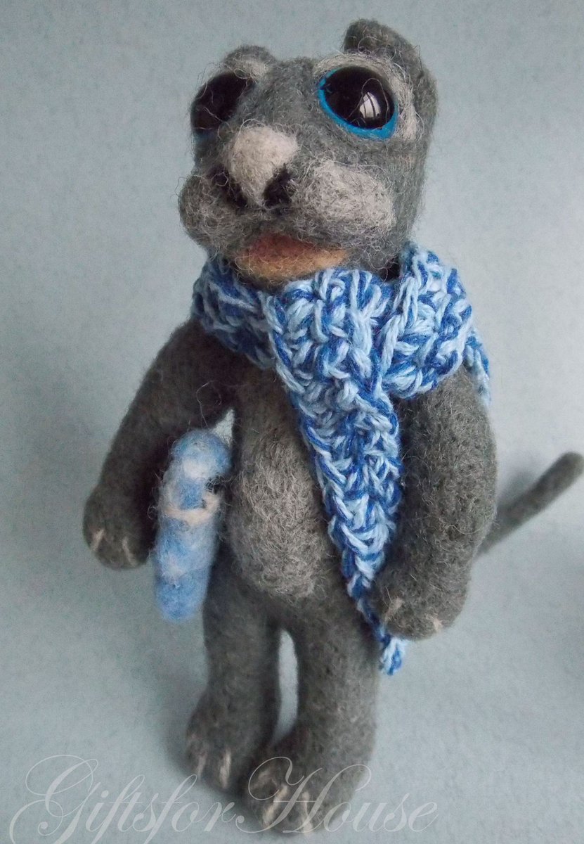 copper_amulet's tweet photo. Gray сat in a scarf https://t.co/vmXexi0uqu #magictime #Felting #Grayсat #FeltToy #softsculpture #tribal #etsy #etsyseller #magicgift https://t.co/GcEeN3lpdZ