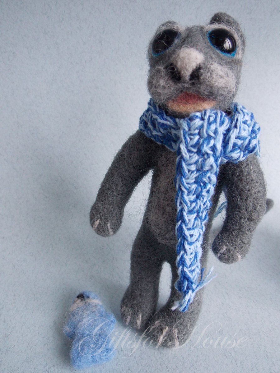 copper_amulet's tweet photo. Gray сat in a scarf https://t.co/vmXexi0uqu #magictime #Felting #Grayсat #FeltToy #softsculpture #tribal #etsy #etsyseller #magicgift https://t.co/GcEeN3lpdZ
