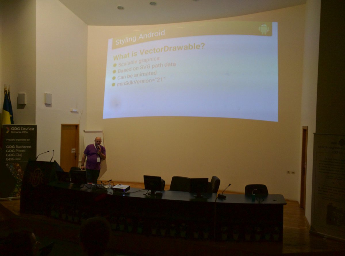 welsinga's tweet image. @MarkIAllison in Action at #devfestro2016 telling all you need to know about #VectorDrawables. #gde